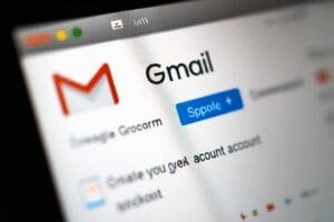 Prikaz Gmail sučelja gdje se klikom na ikonu plusa otvara stranica za kreiranje novog drugog korisničkog računa